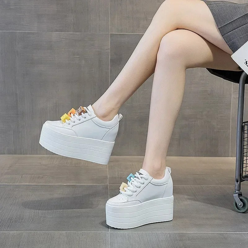 12 cm Platform Spor Ayakkabı – Konfor, Yükseklik ve Şıklık Bir Arada