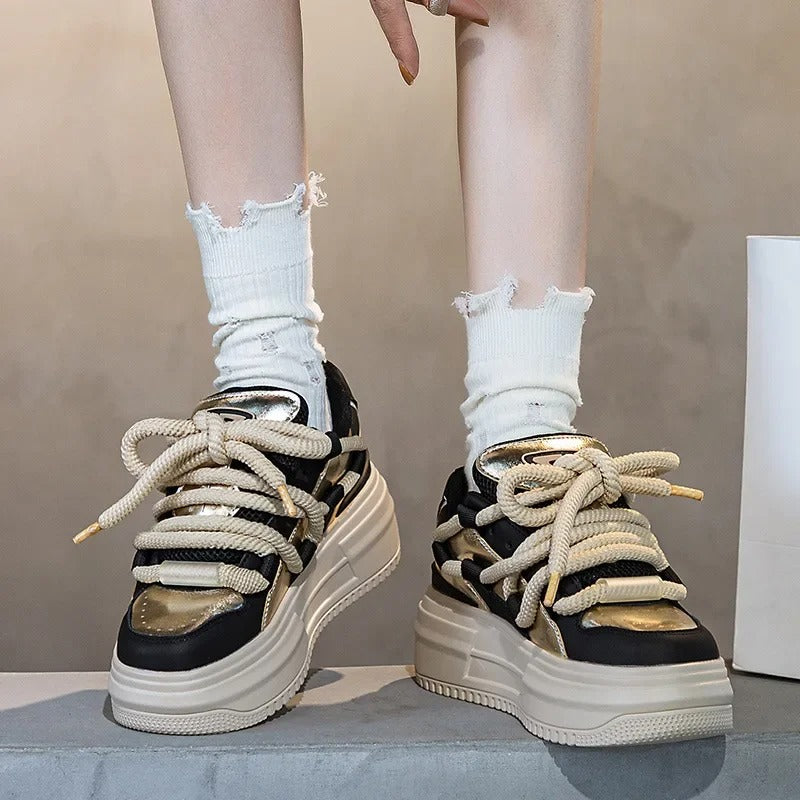 Gözler Üzerinde Olsun! Metalik Detaylı, İddialı Platform Sneaker Geldi