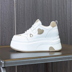 Aşk Dolu Adımlar! 8cm Kalp Detaylı Platform Sneaker Stoklarda